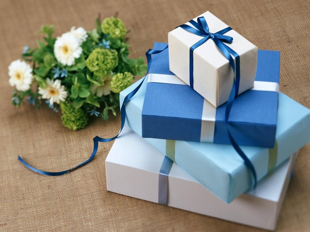 Les meilleures idées de cadeaux pour célébrer votre premier anniversaire de couple