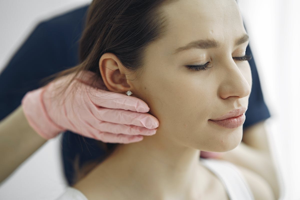 Découvrez comment traiter efficacement le kyste du lobe de l’oreille